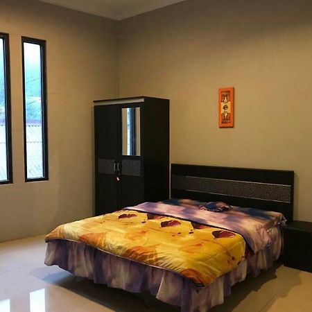 Homestay Villa Guci Tegal 테갈 외부 사진