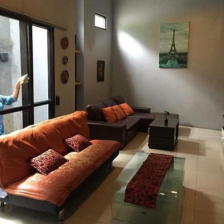 Homestay Villa Guci Tegal 테갈 외부 사진